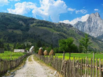 Rondreis Albanië: Cultuur & Strand (10 dagen); Besneeuwde bergtoppen en zonnige stranden